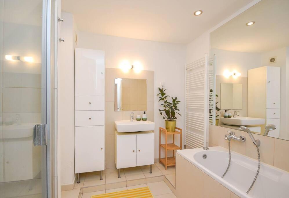 Old Town 2br With View