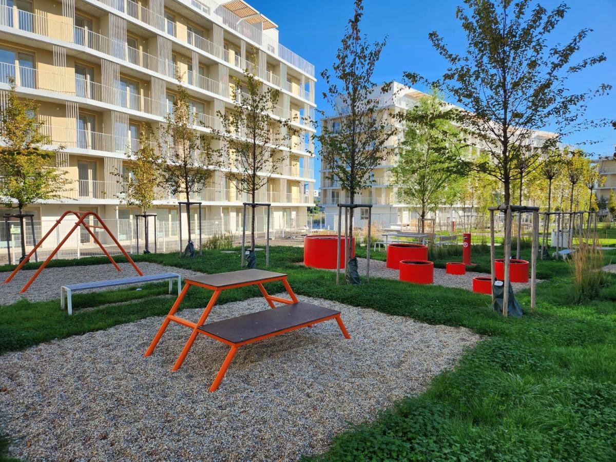 Ba With Free Garage Parking, Huge Outside Area Bratislava