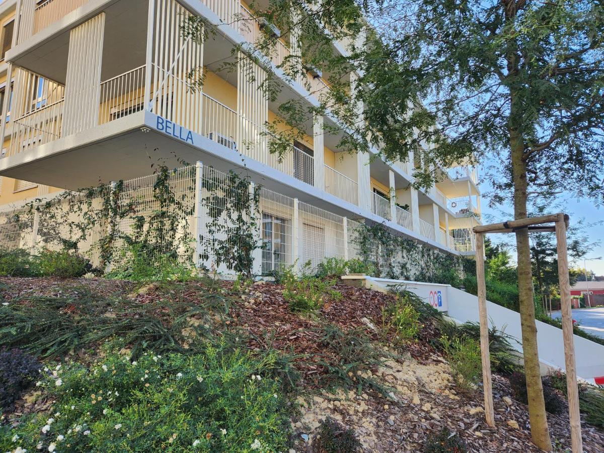 Ba With Free Garage Parking, Huge Outside Area Pressburg