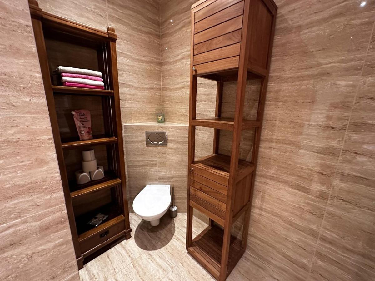 Apartment Gorkeho In City Centre