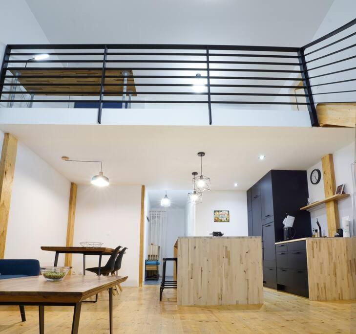 Spacious Modern Loft, 2 Bedrooms, 95m2, Free Parking
