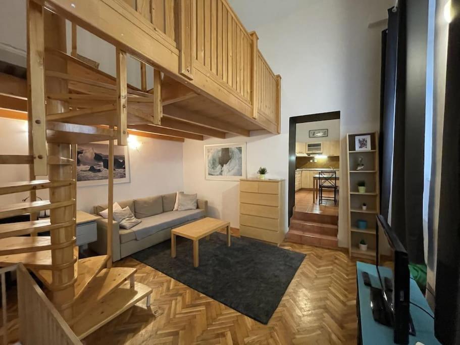 Apartment Mona In The Palace ! *