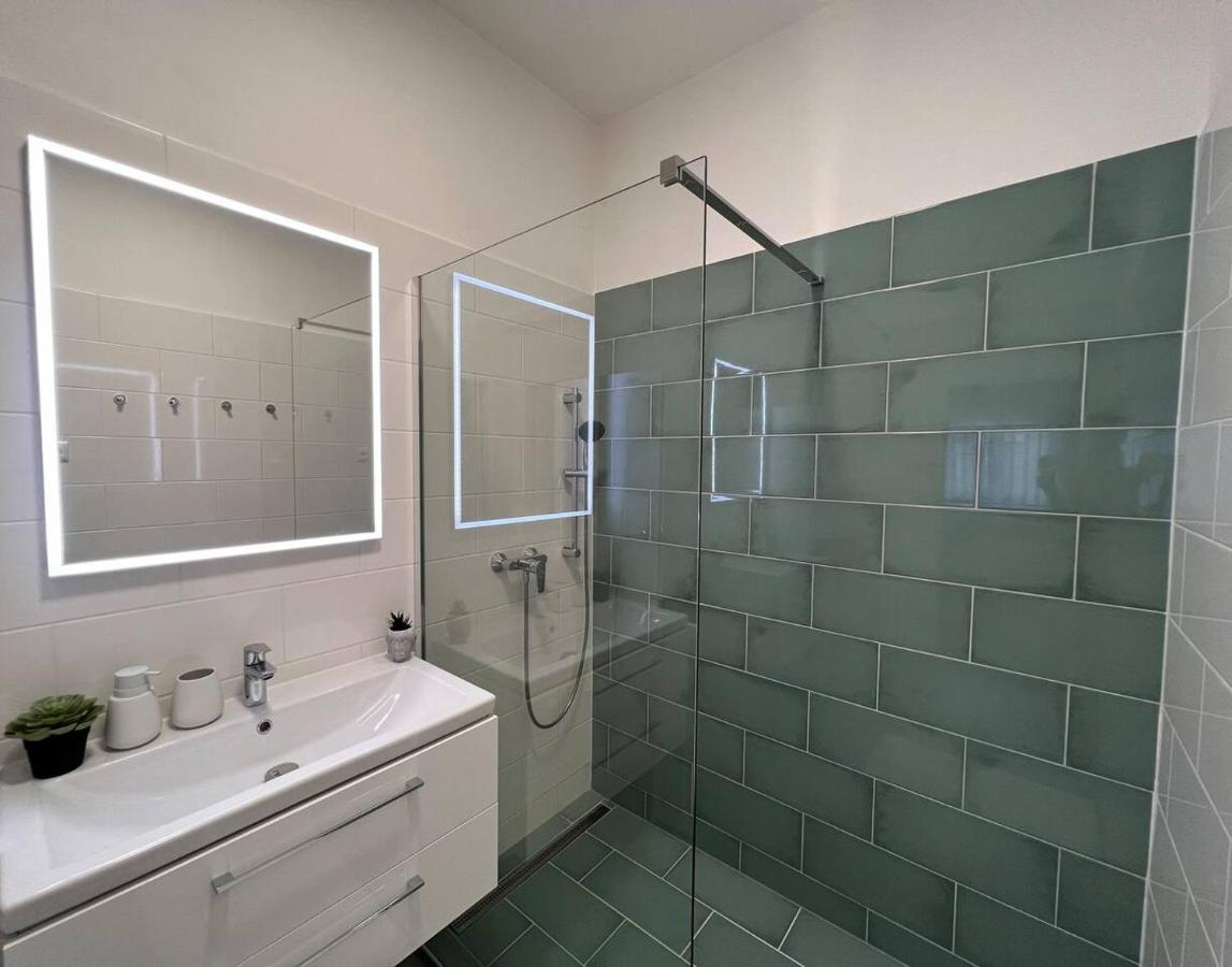 96m2 Of Comfort And Style: 4bd In Old Town Apartment *