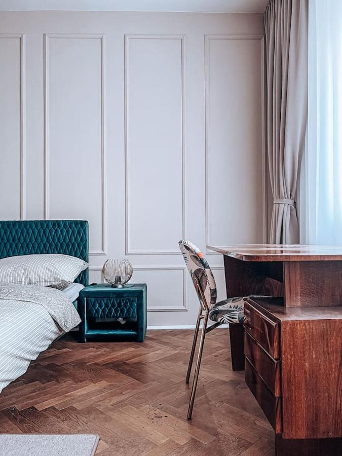 Apartment 96m2 Of Comfort And Style: 4bd In Old Town