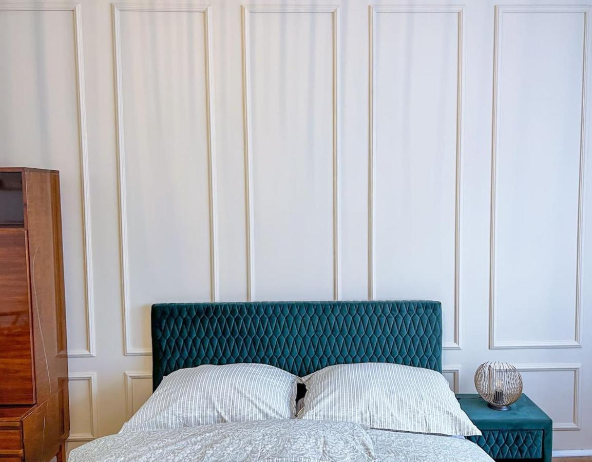 Apartment 96m2 Of Comfort And Style: 4bd In Old Town