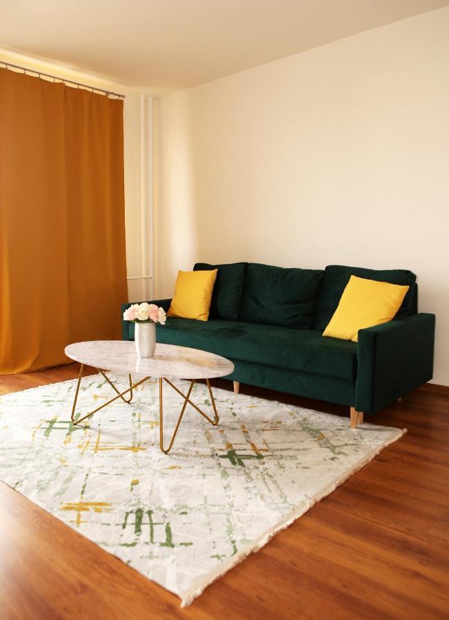 New Colorful With Big Balcony Apartment *