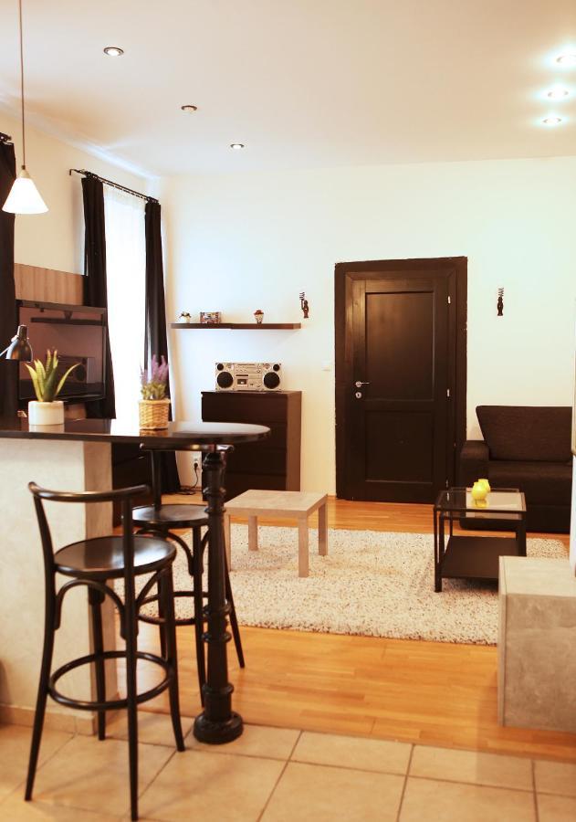 Cozy In The Middle Of Apartment *