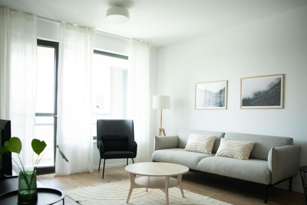 Stylish Urban With Parking Spot Pressburg