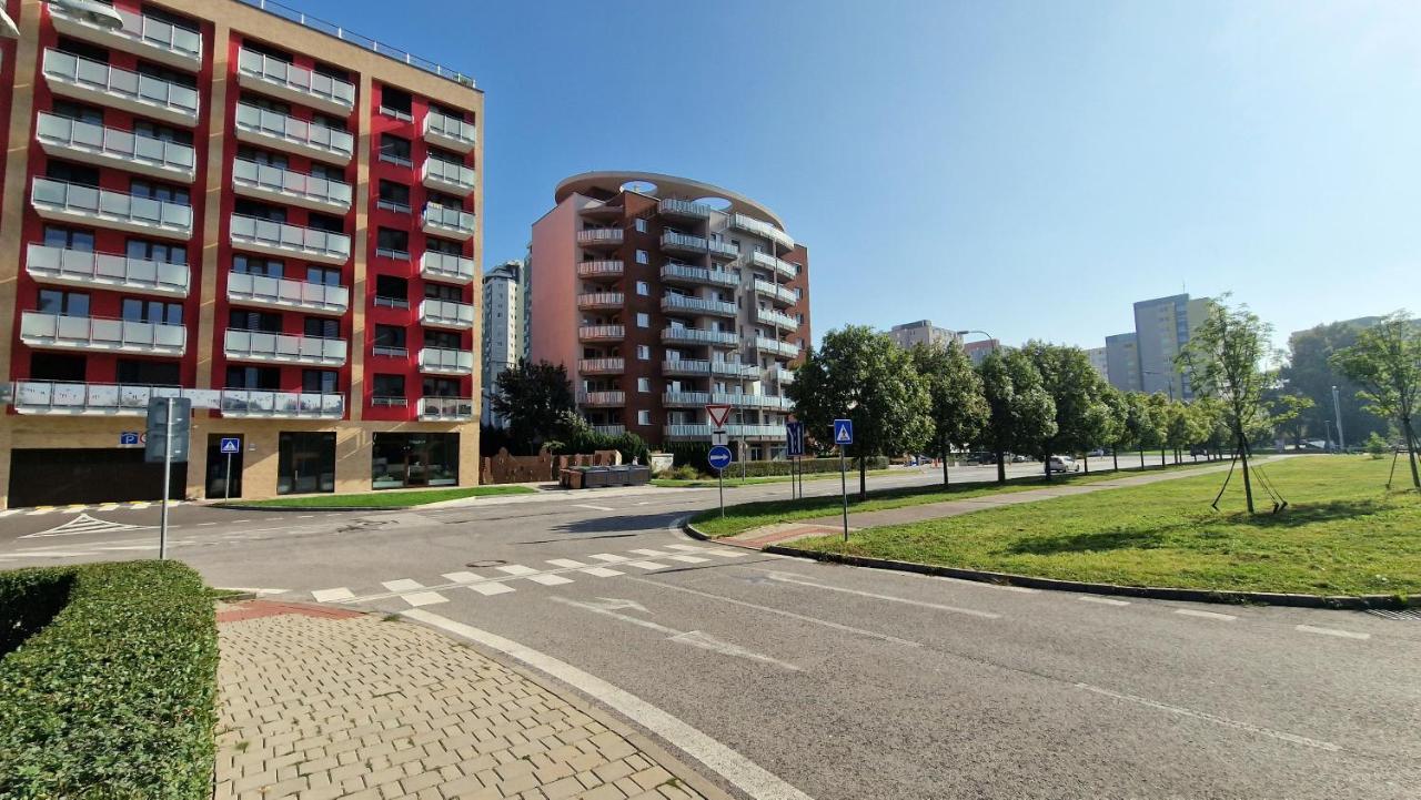 Apartment Luxo 2 By Bratislavatrip