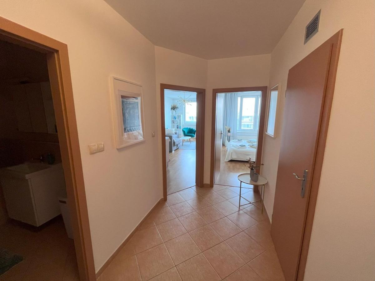 Apartment 2 With Terrace, New Building, Jegeho