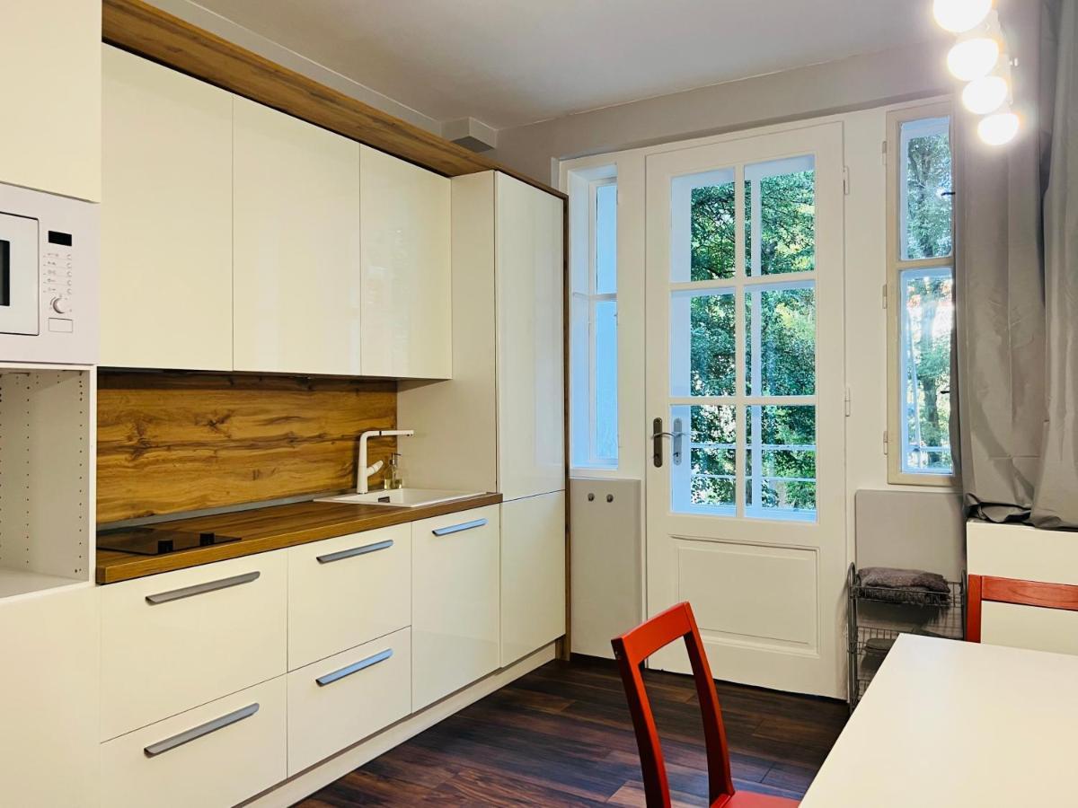 Timeless Old Centre With 2 Bathrooms And Balcony *