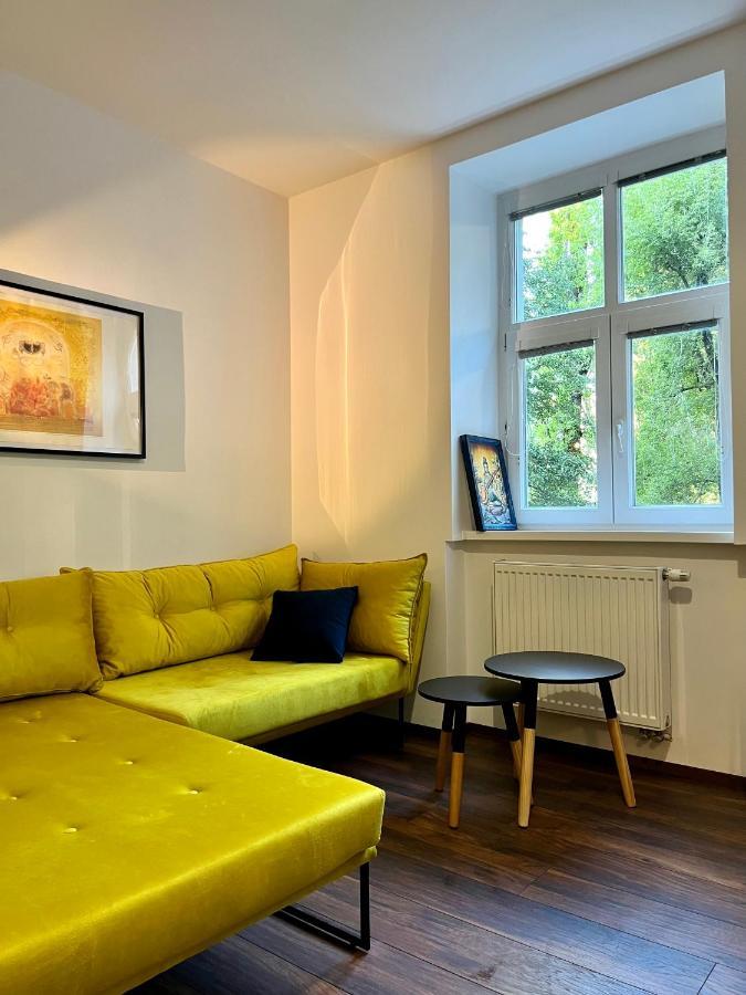 Apartment Timeless Old Centre With 2 Bathrooms And Balcony