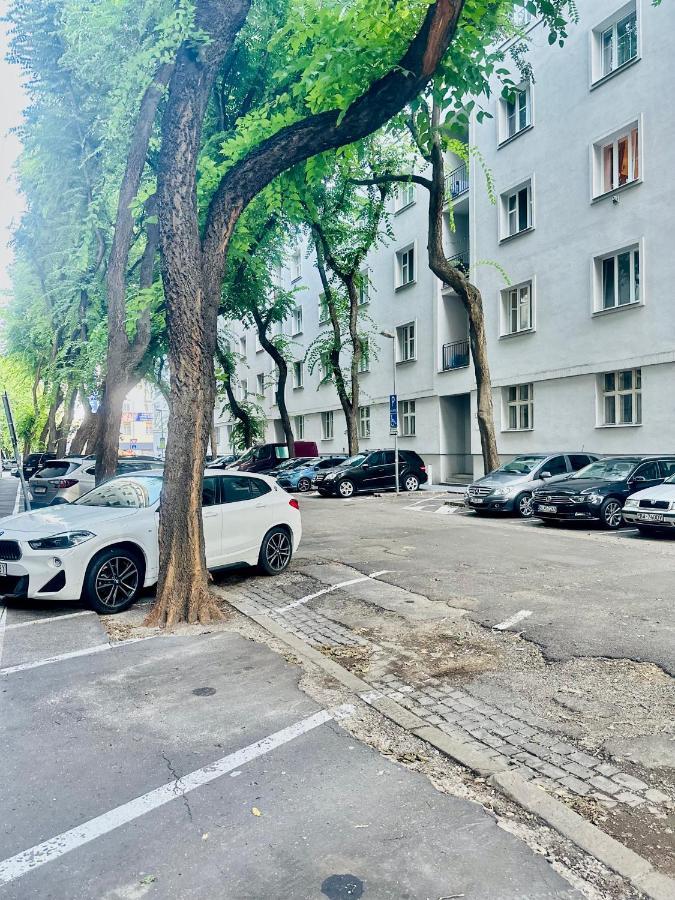 Apartment Timeless Old Centre With 2 Bathrooms And Balcony