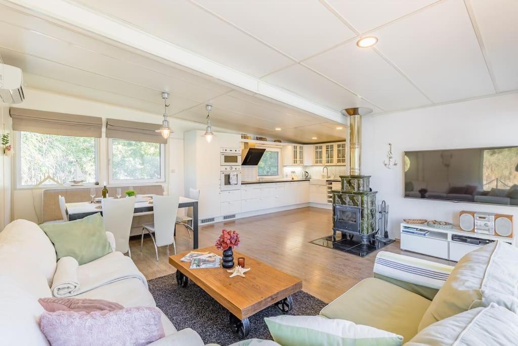Holiday home Slovakia Charming Danube Houseboat
