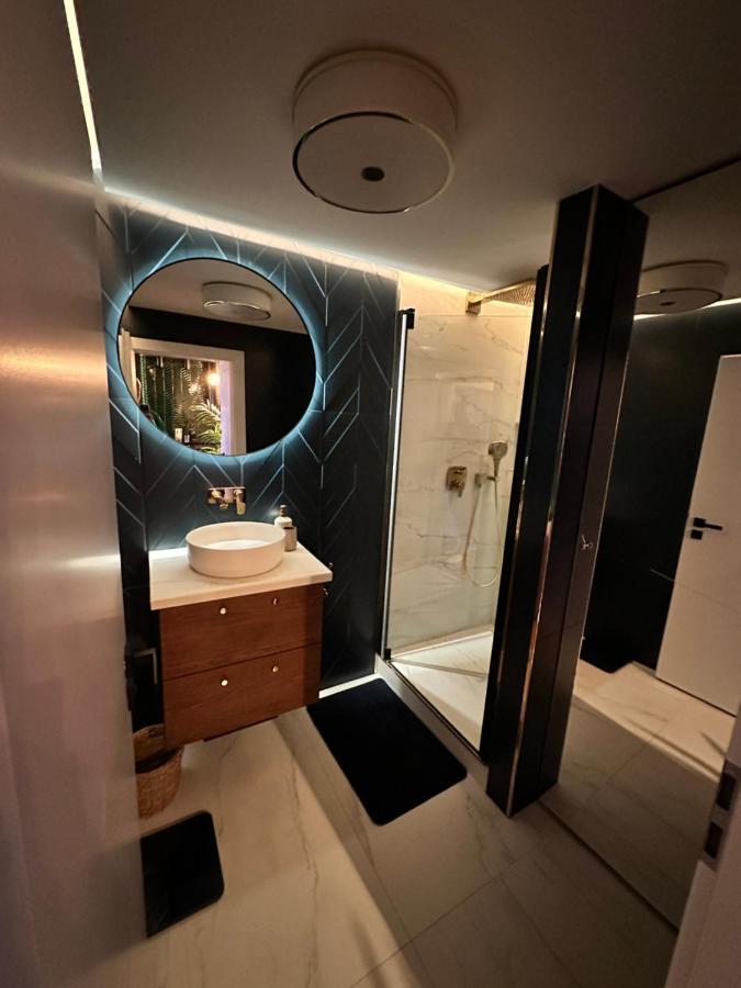 Skyline Elegance With Free Parking Pressburg