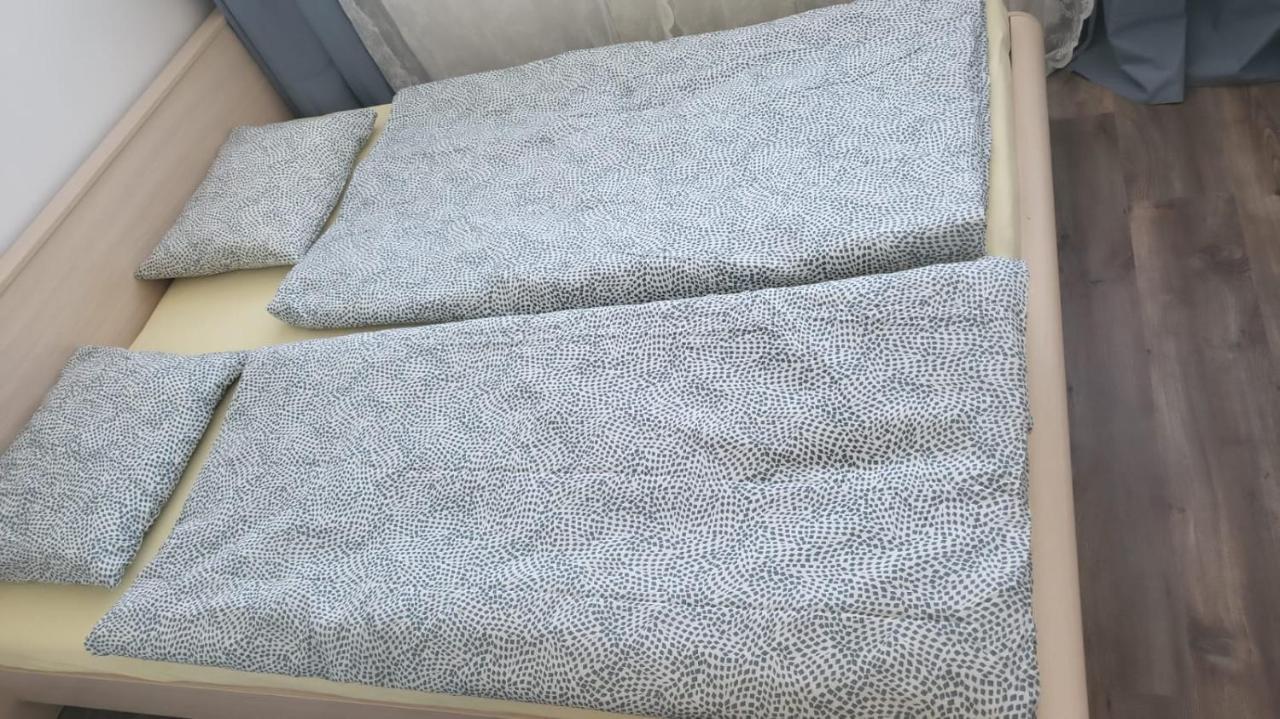 2 Apartment, 413 *