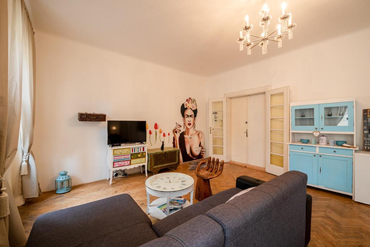 Frida Apartment *