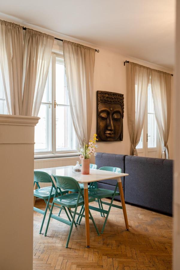 Frida Apartment *