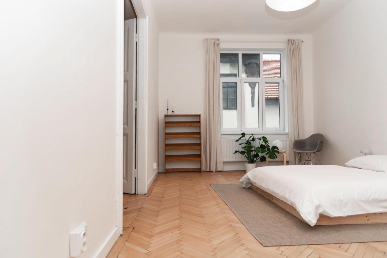 Old Town Oasis - Chic Comfort & Elegance Apartment