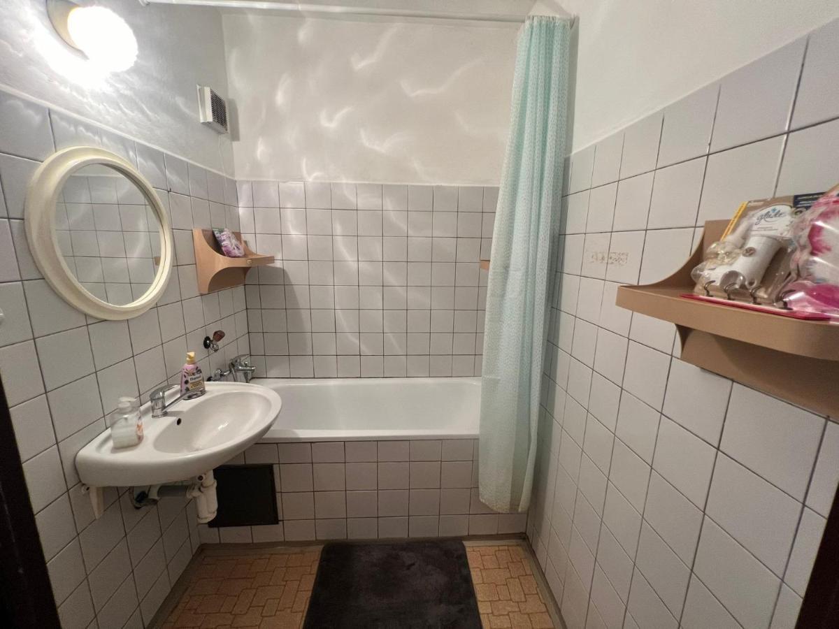 Apartment Apartman Solid,