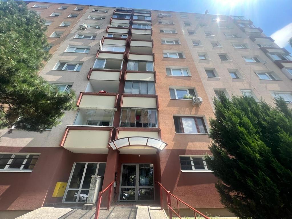 Apartment Apartman Solid, *