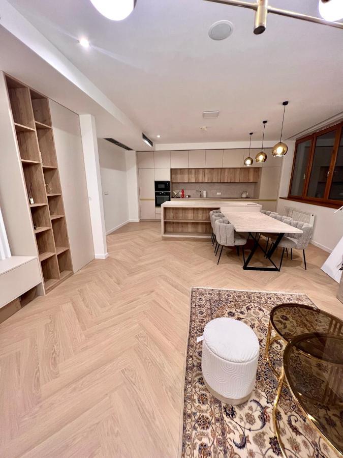 Apartment Stylish 3 Bedroom In The Hearth Of Center With History