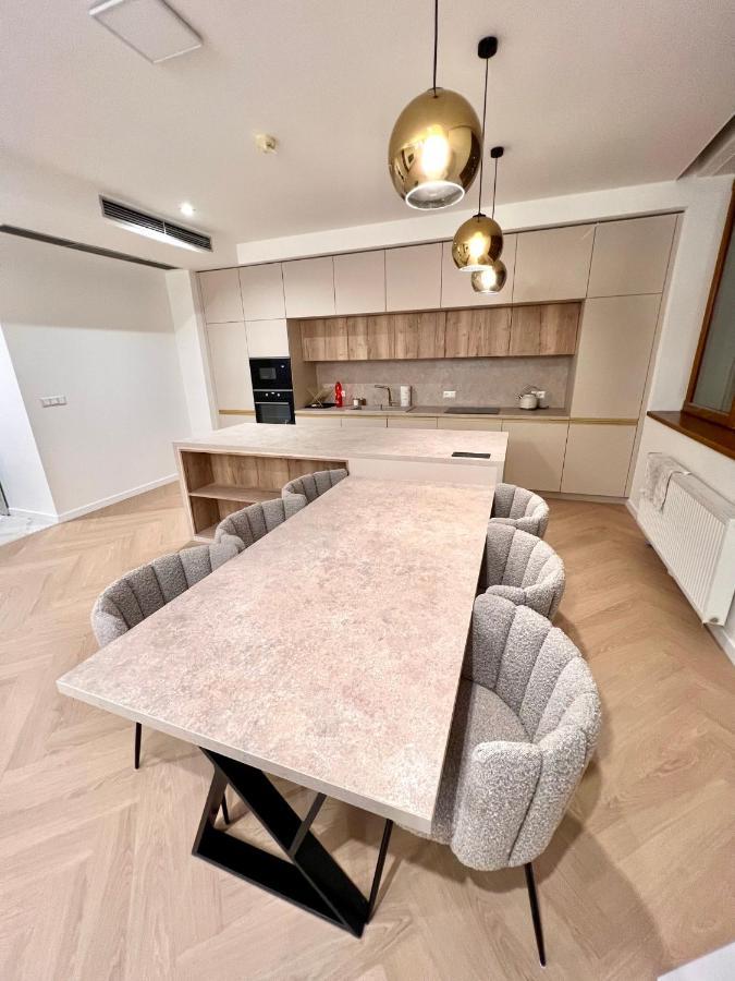 Stylish 3 Bedroom In The Hearth Of Center With History Bratislava