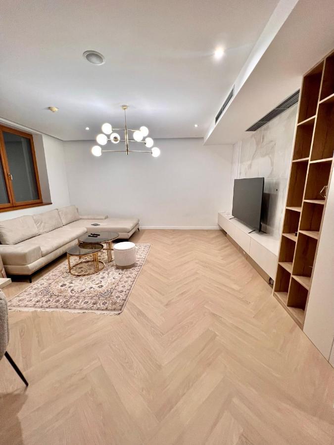 Stylish 3 Bedroom In The Hearth Of Center With History *