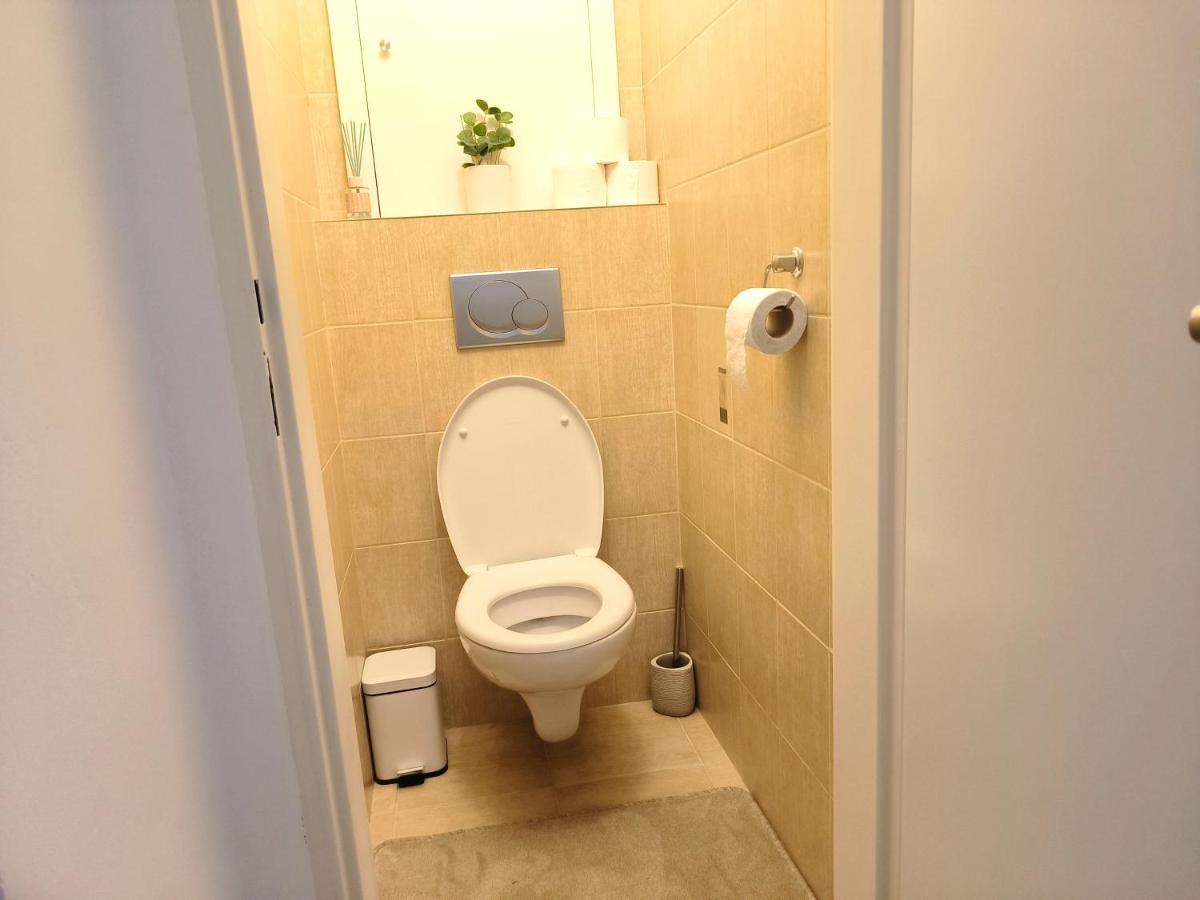 Cozyhome Medena Central, Quiet Premium Spot In Old Town Căn hộ *