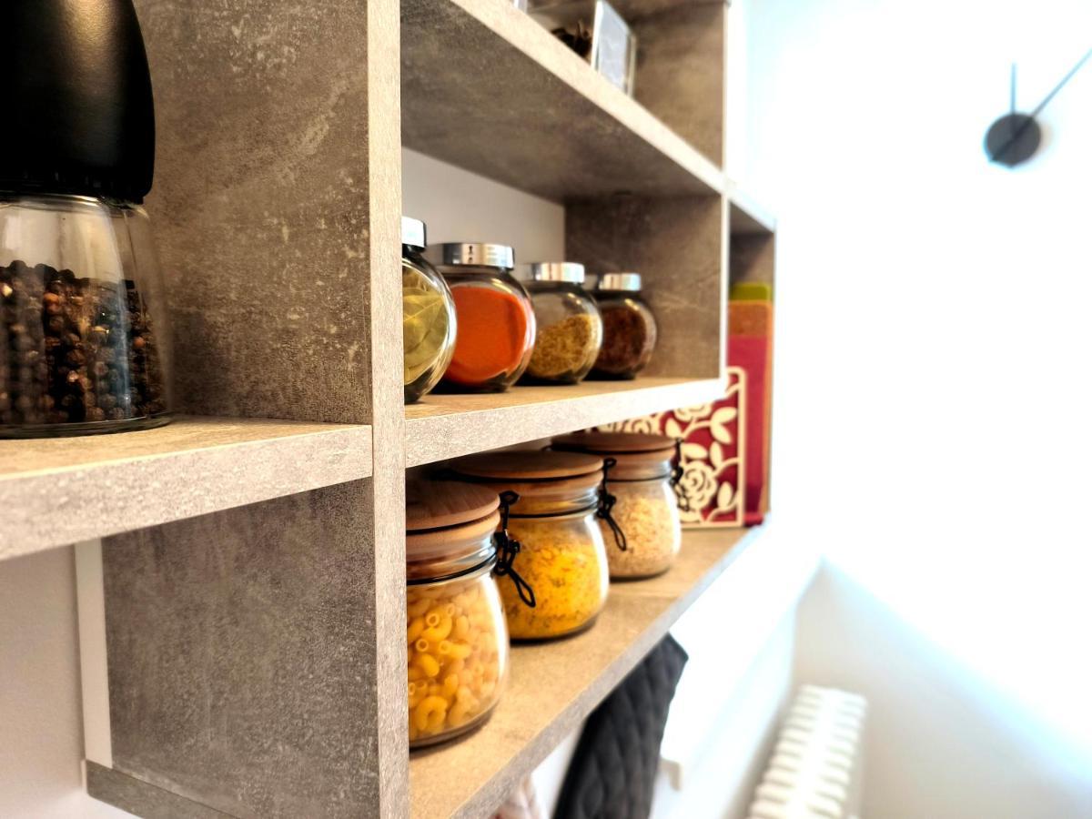 Cozyhome Medena Central, Quiet Premium Spot In Old Town Apartment
