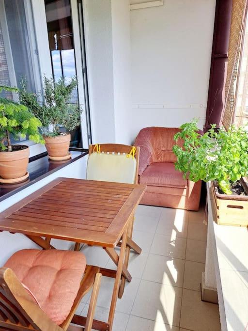 Yellow Sofa Apartment Pressburg