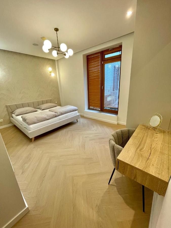 Apartment Stylish 3 Bedroom In The Hearth Of Center With History *