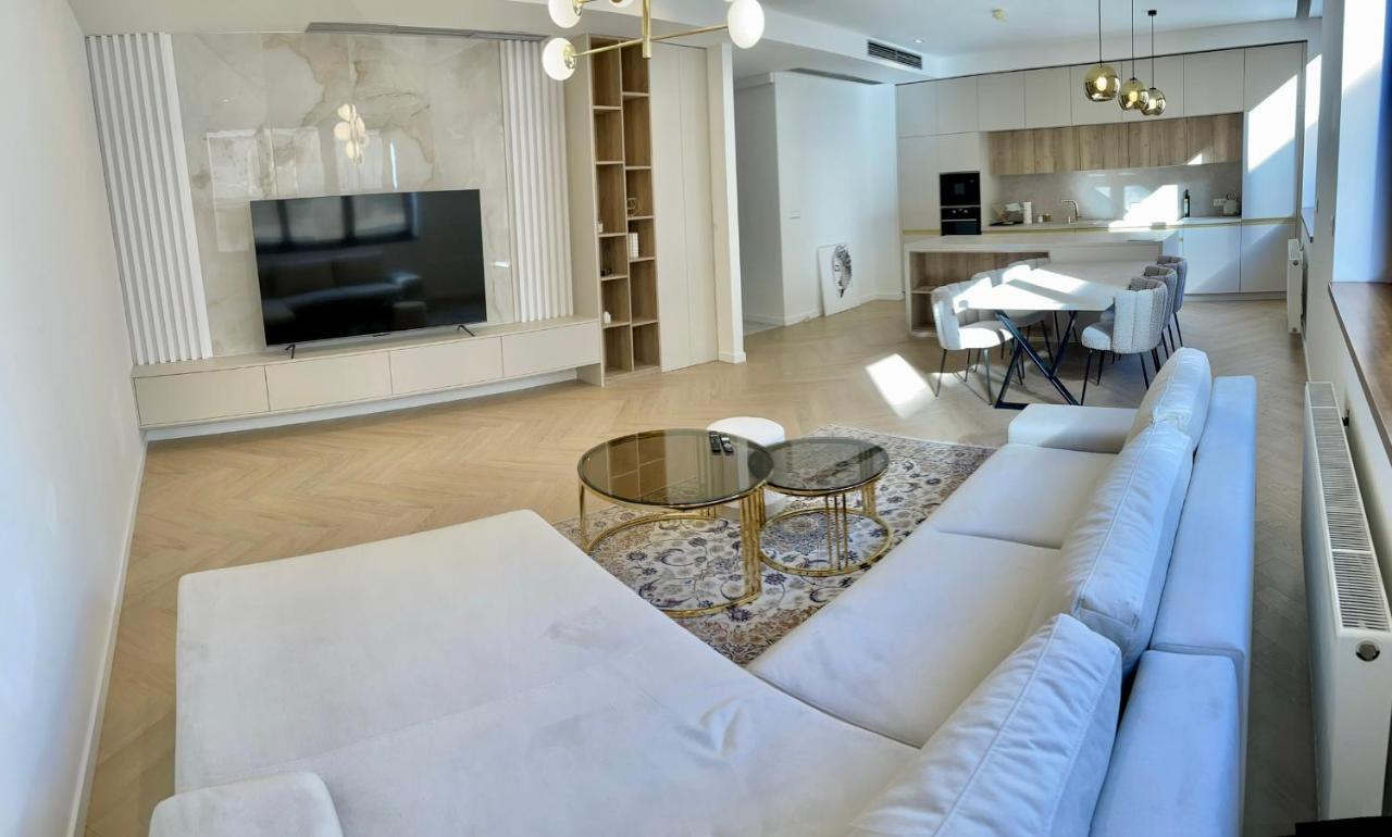 Apartment Stylish 3 Bedroom In The Hearth Of Center With History