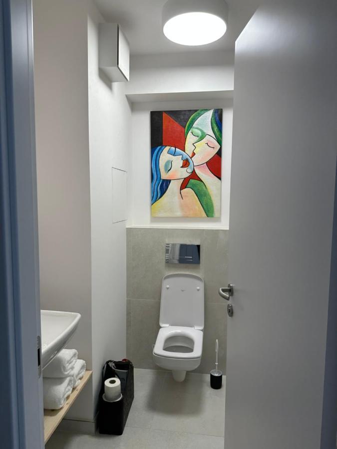 Citycentre With Free Parking Apartment
