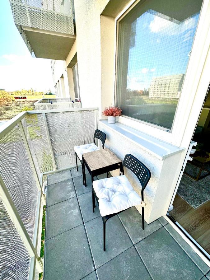 S Klimatizaciou A Balkonom Pri Letisku Bts Apartment
