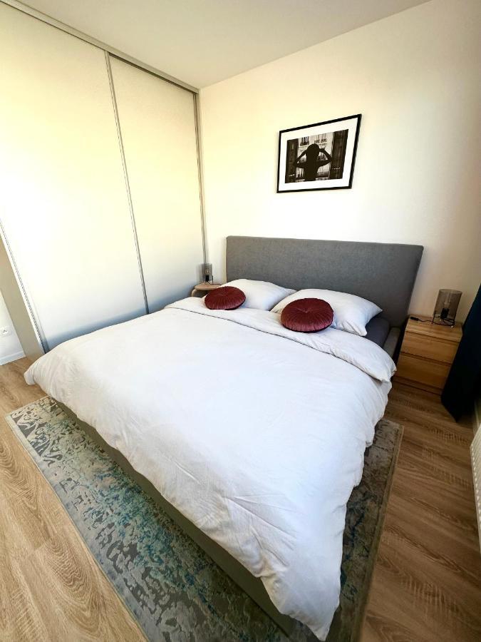 S Klimatizaciou A Balkonom Pri Letisku Bts Apartment *