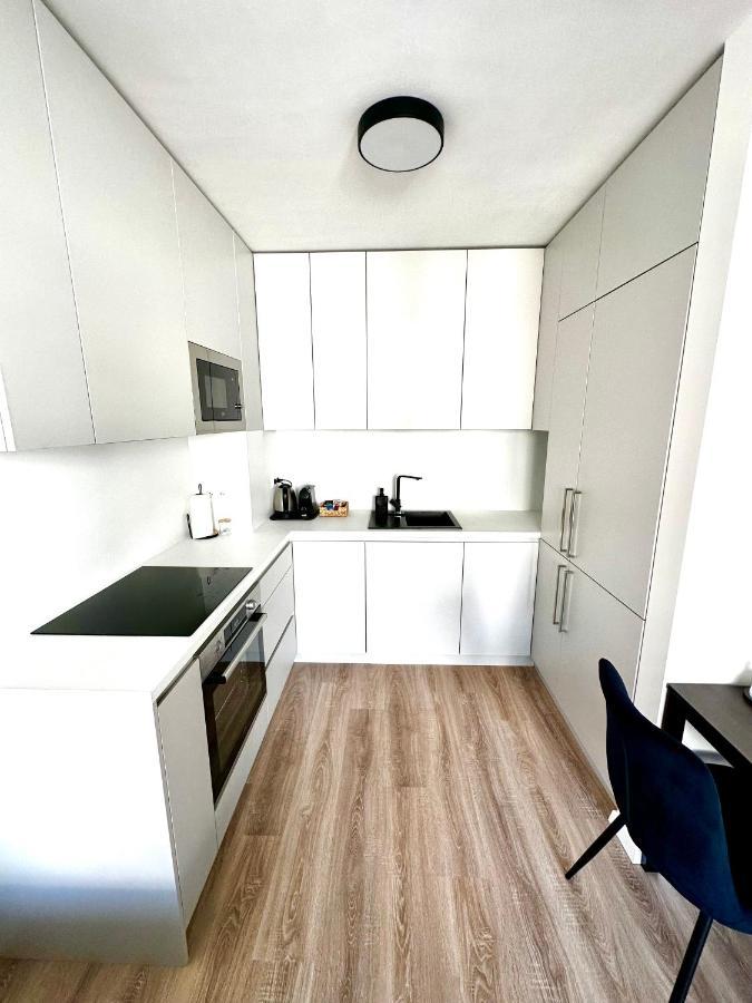 S Klimatizaciou A Balkonom Pri Letisku Bts Apartment