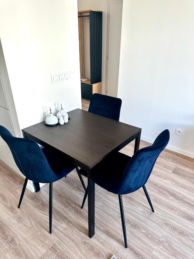 Apartment S Klimatizaciou A Balkonom Pri Letisku Bts Bratislava
