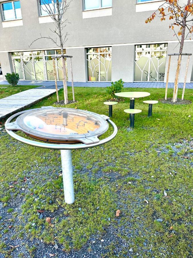 Apartment S Klimatizaciou A Balkonom Pri Letisku Bts *