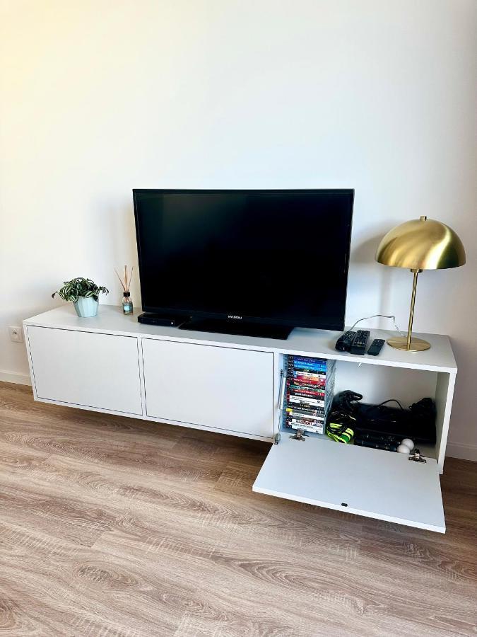 S Klimatizaciou A Balkonom Pri Letisku Bts Bratislava