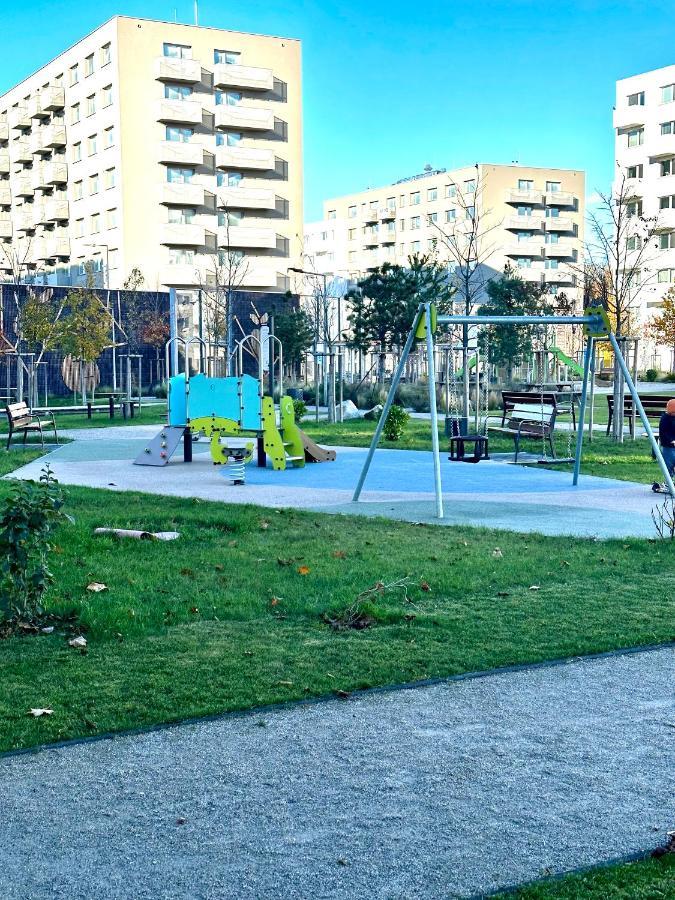 S Klimatizaciou A Balkonom Pri Letisku Bts Bratislava