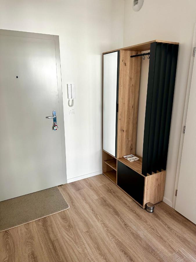 S Klimatizaciou A Balkonom Pri Letisku Bts Apartment