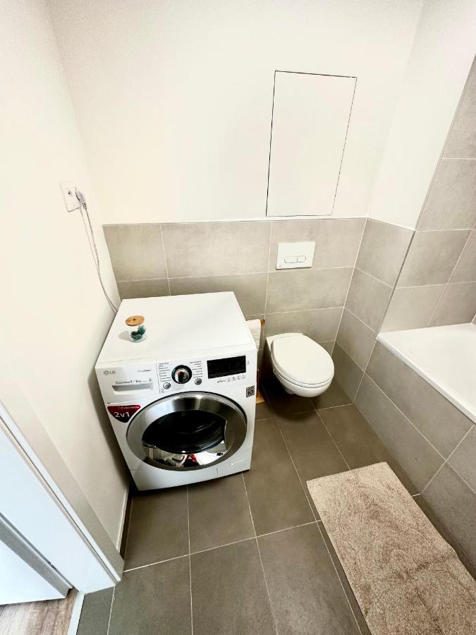 S Klimatizaciou A Balkonom Pri Letisku Bts Apartment