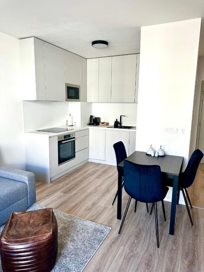 S Klimatizaciou A Balkonom Pri Letisku Bts Apartment