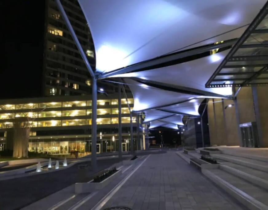 Downtown In The Heart Of The New Center, 4 Persons, Parking Bratislava