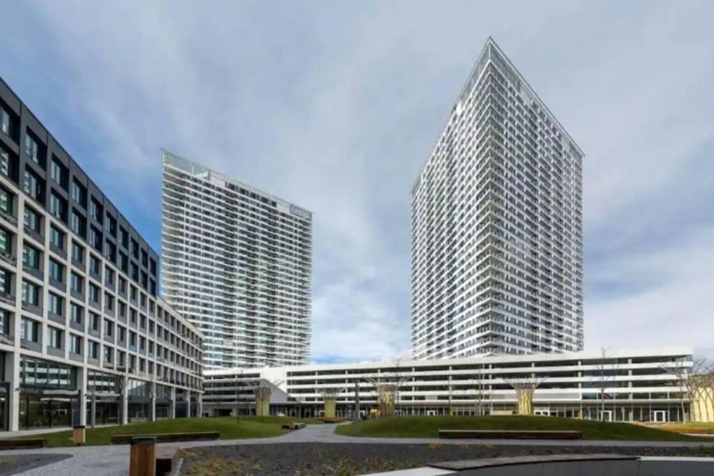 Apartment Downtown In The Heart Of The New Center, 4 Persons, Parking *