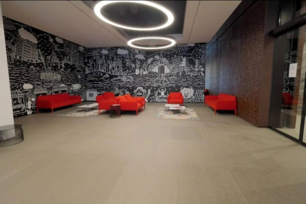 Downtown In The Heart Of The New Center, 4 Persons, Parking Apartment Bratislava
