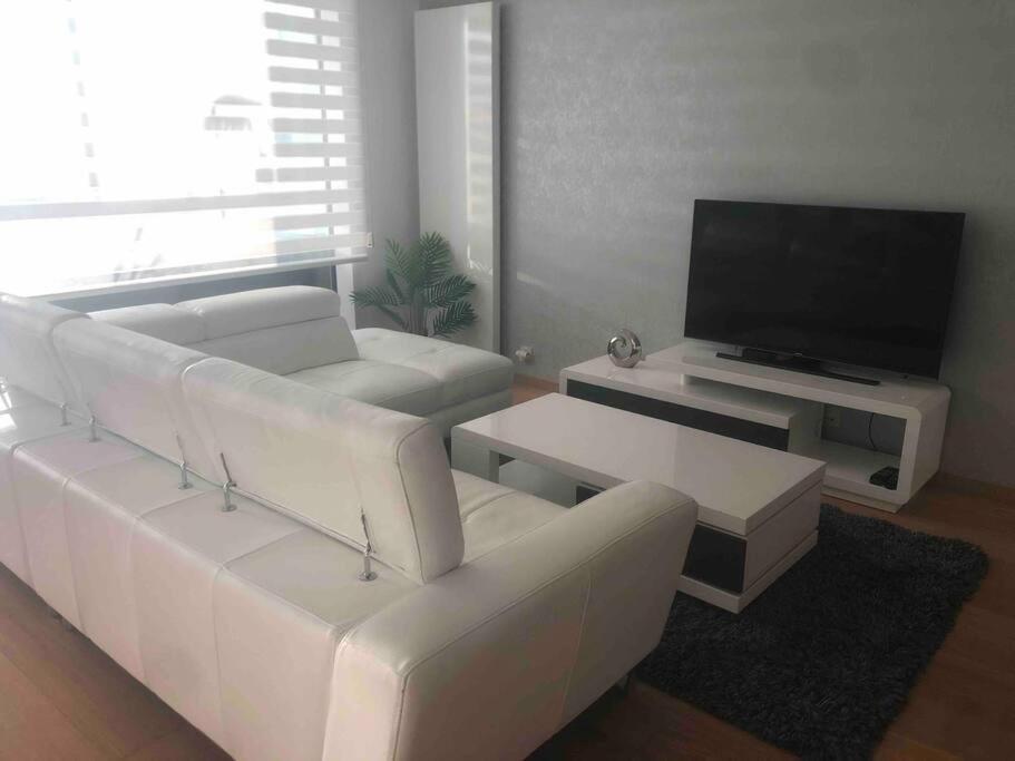 Apartment Downtown In The Heart Of The New Center, 4 Persons, Parking Bratislava