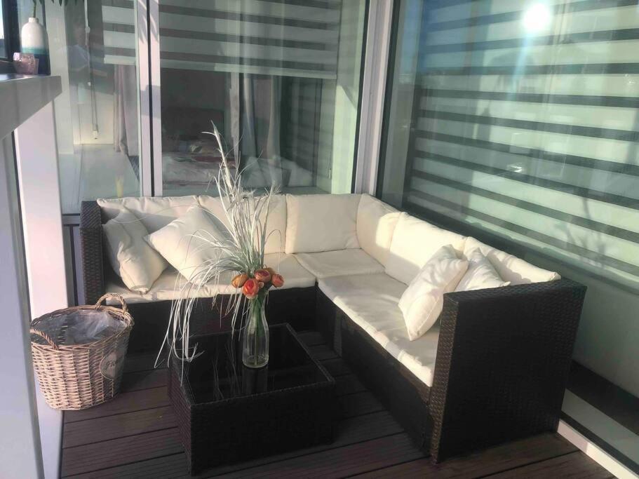 Downtown In The Heart Of The New Center, 4 Persons, Parking Apartment *