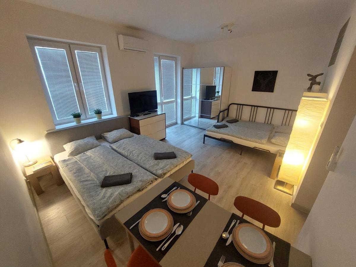 Utulny Apartman S Balkonom Apartment Pressburg